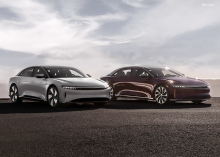 Zwei Lucid Air