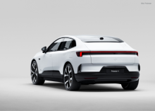 Polestar 4 von hinten seitlich