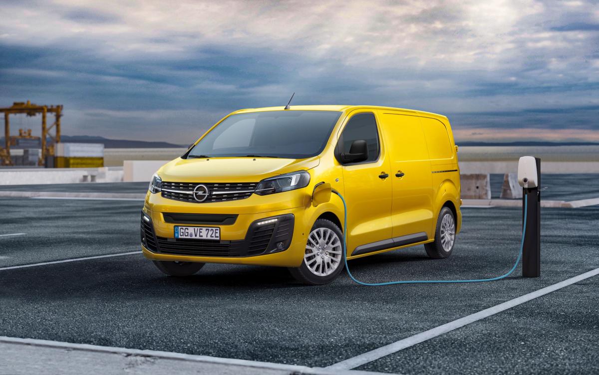 Opel Vivaro-e an Ladesäule